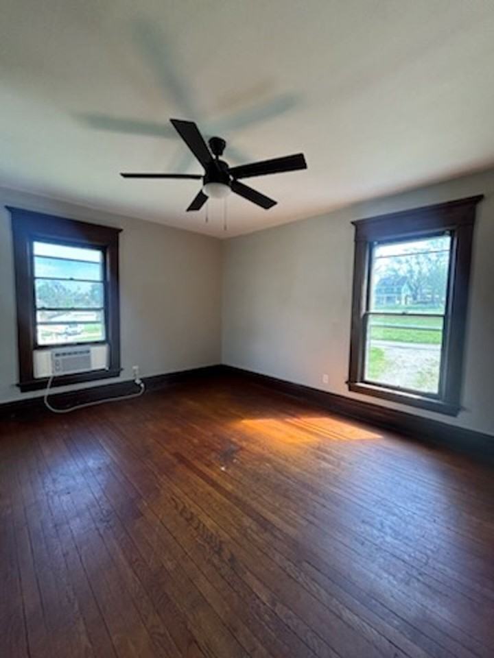 515 Wallis Ave - Photo 7 of 10