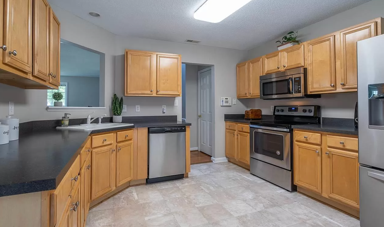 6 Homestead Ct - Photo 2 of 18