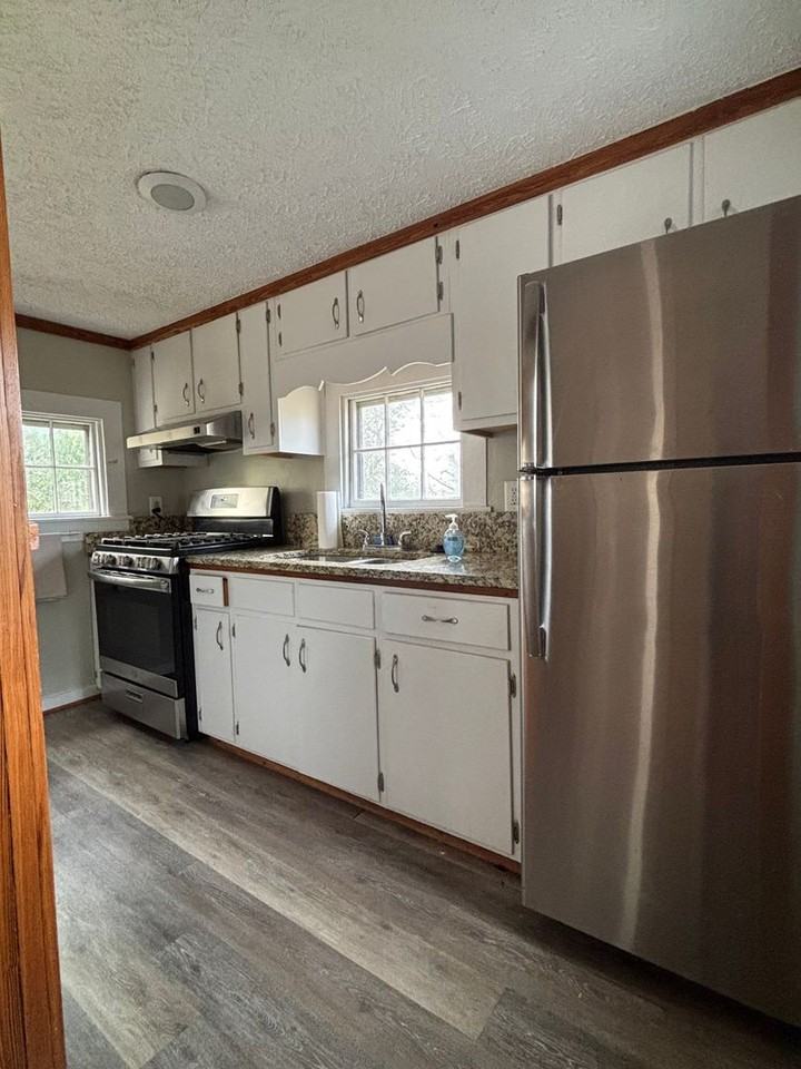 332 Carr St - Photo 2 of 11
