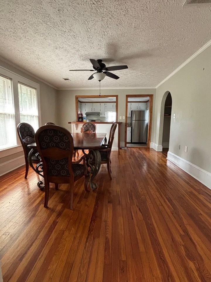 332 Carr St - Photo 3 of 11