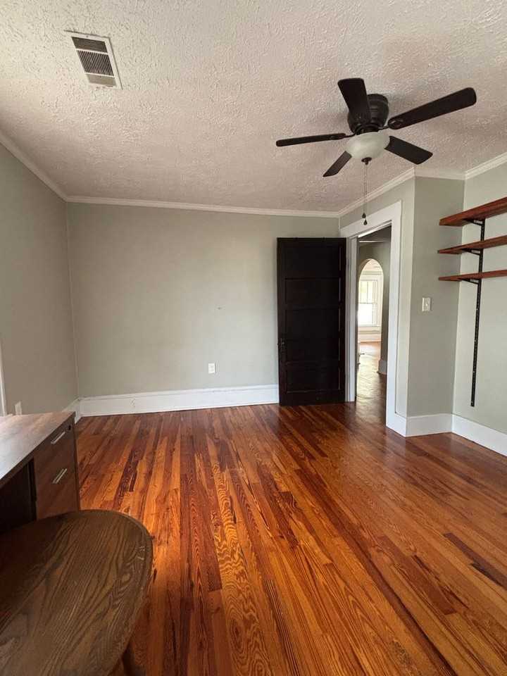 332 Carr St - Photo 4 of 11