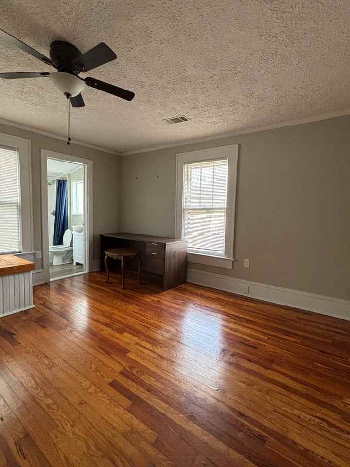 332 Carr St - Photo 7 of 11