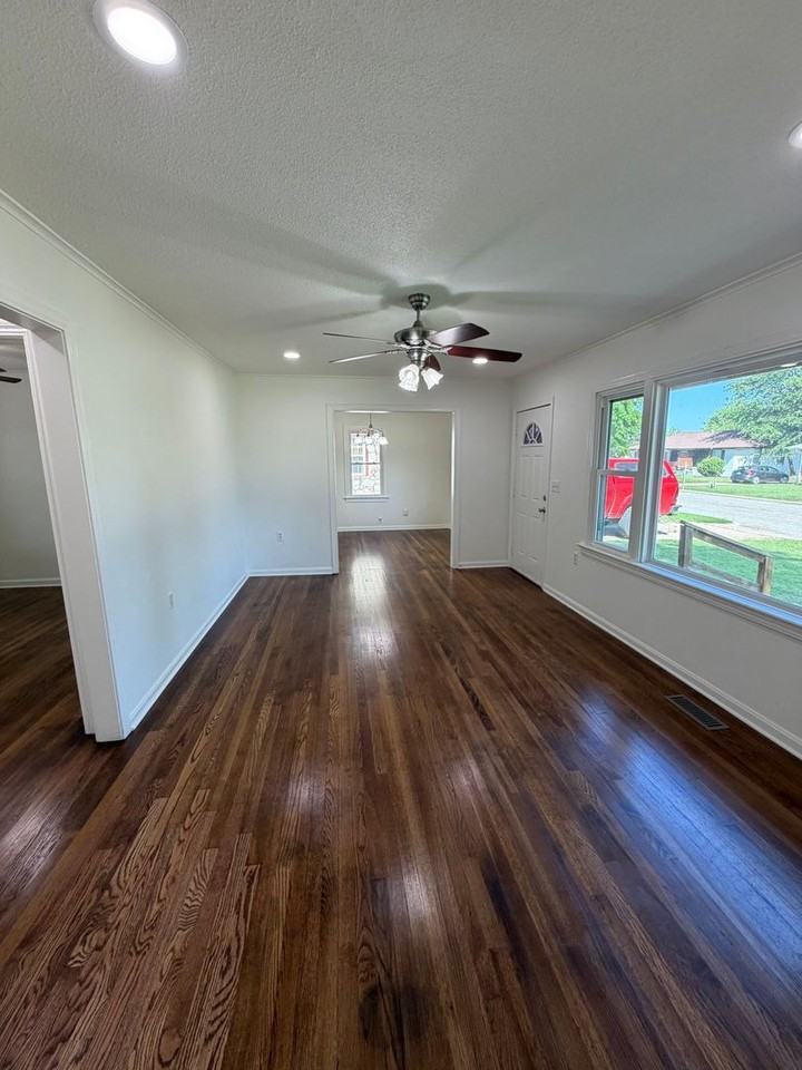 1213 W Warren St - Photo 4 of 24