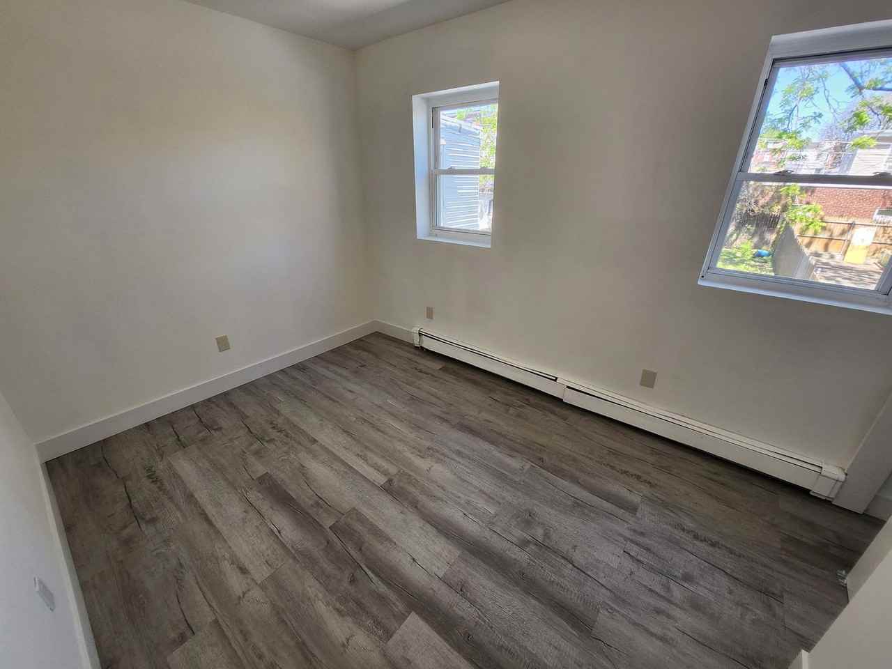 451 W Liberty St - Photo 3 of 6