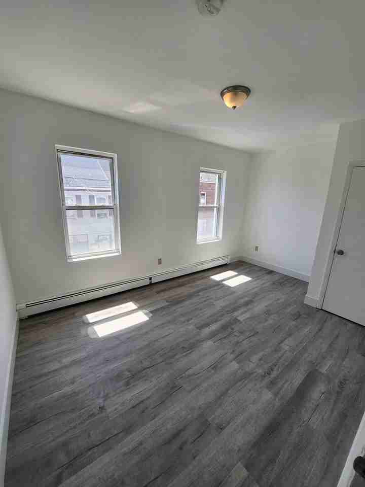 451 W Liberty St - Photo 4 of 6