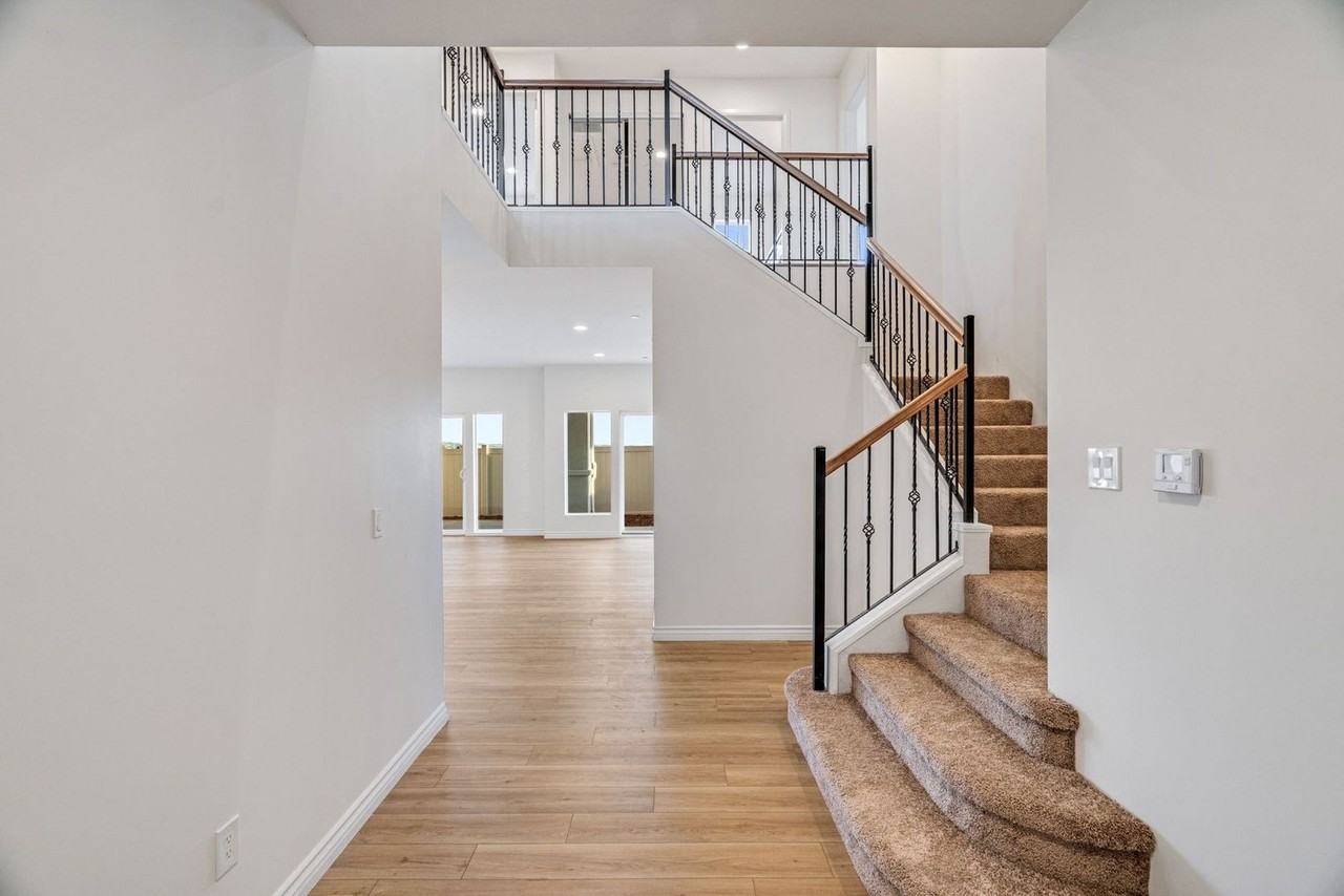 8541 Grove Hill Ct - Photo 5 of 19