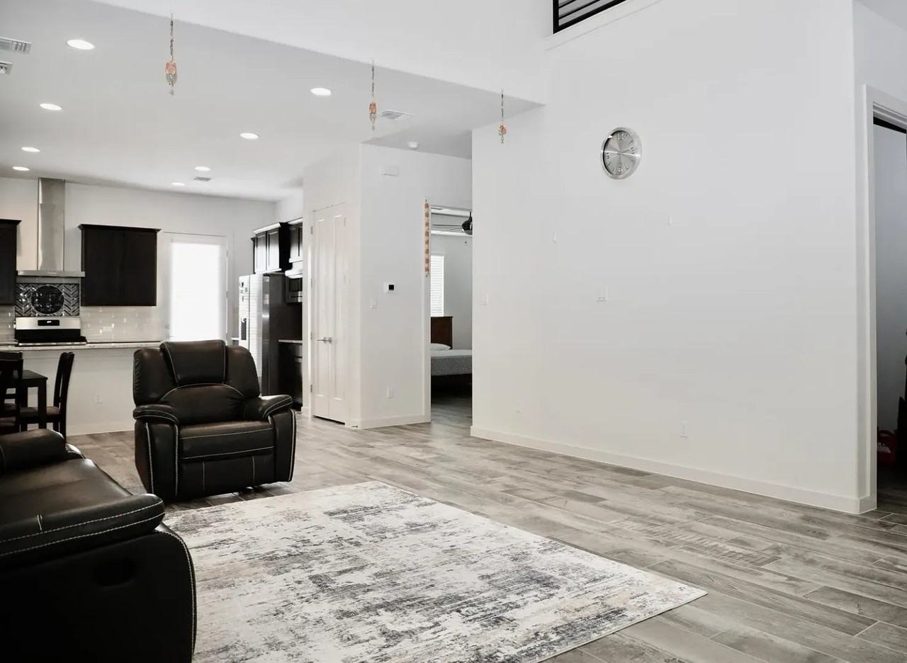 1325 Westborough Ln - Photo 3 of 40