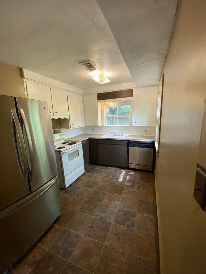 710 N 19th St - Photo 2 of 7