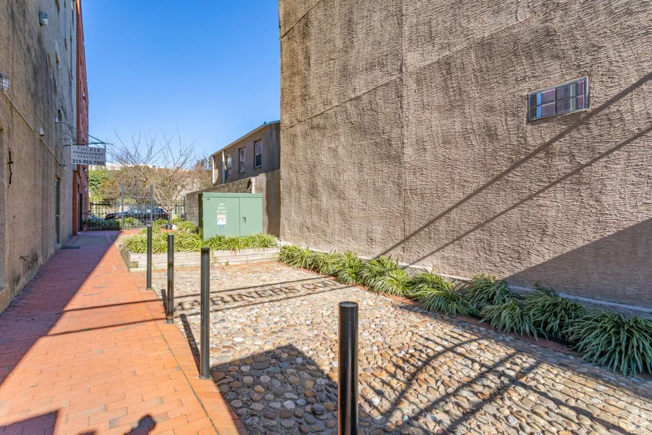 Mariner's Court - Photo 2 of 12