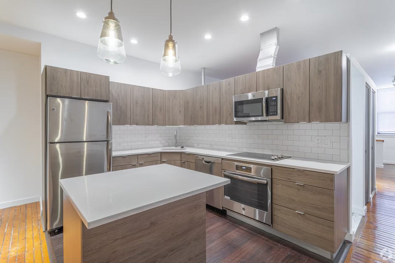 Mariner's Court - Photo 4 of 12
