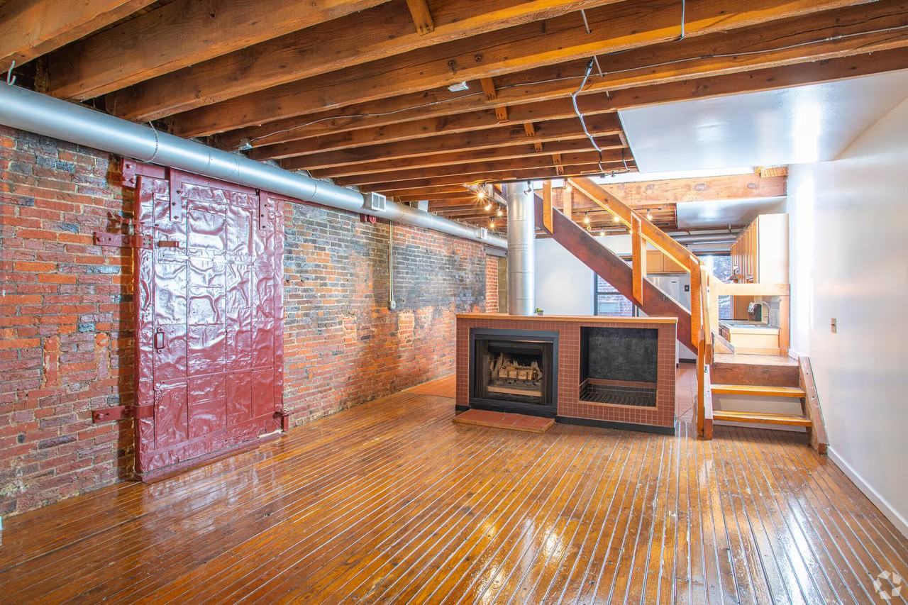 Mariner's Court - Photo 7 of 12