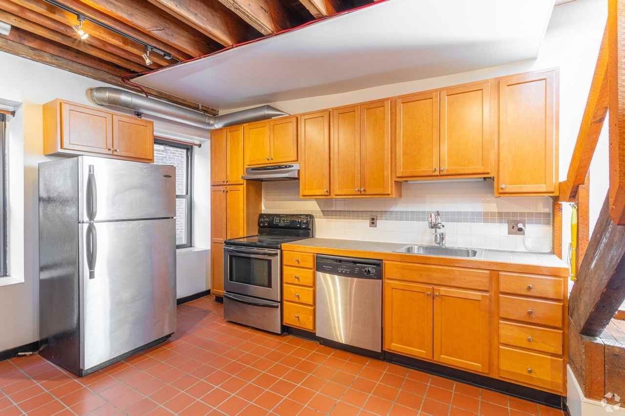Mariner's Court - Photo 7 of 11