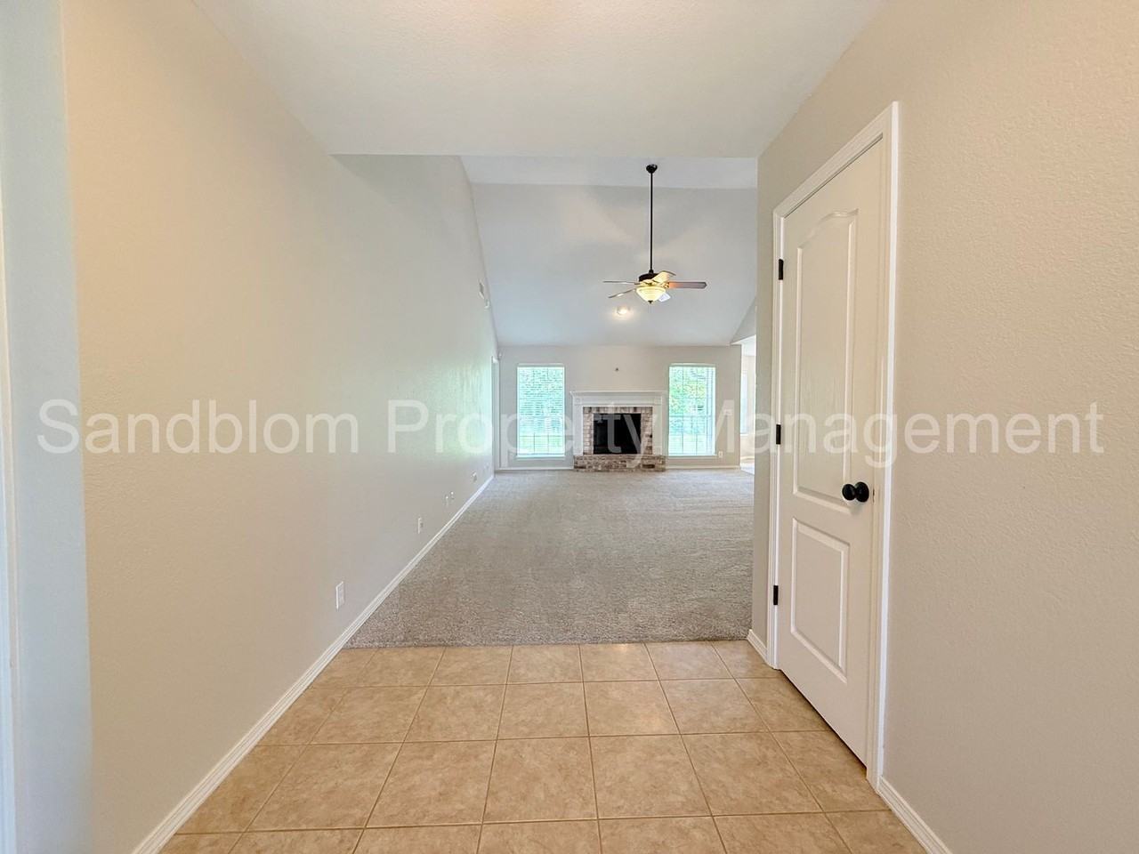 104 E Kansas St - Photo 4 of 29