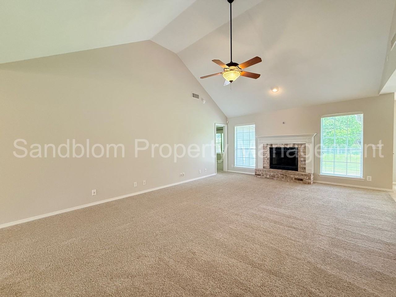 104 E Kansas St - Photo 6 of 29