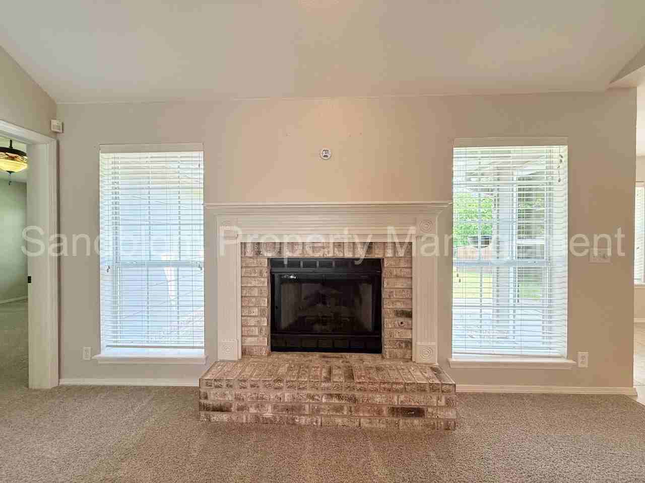 104 E Kansas St - Photo 7 of 29