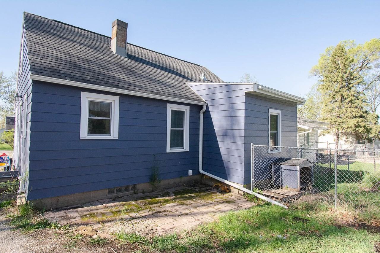 2041 14th St Se - Photo 2 of 25