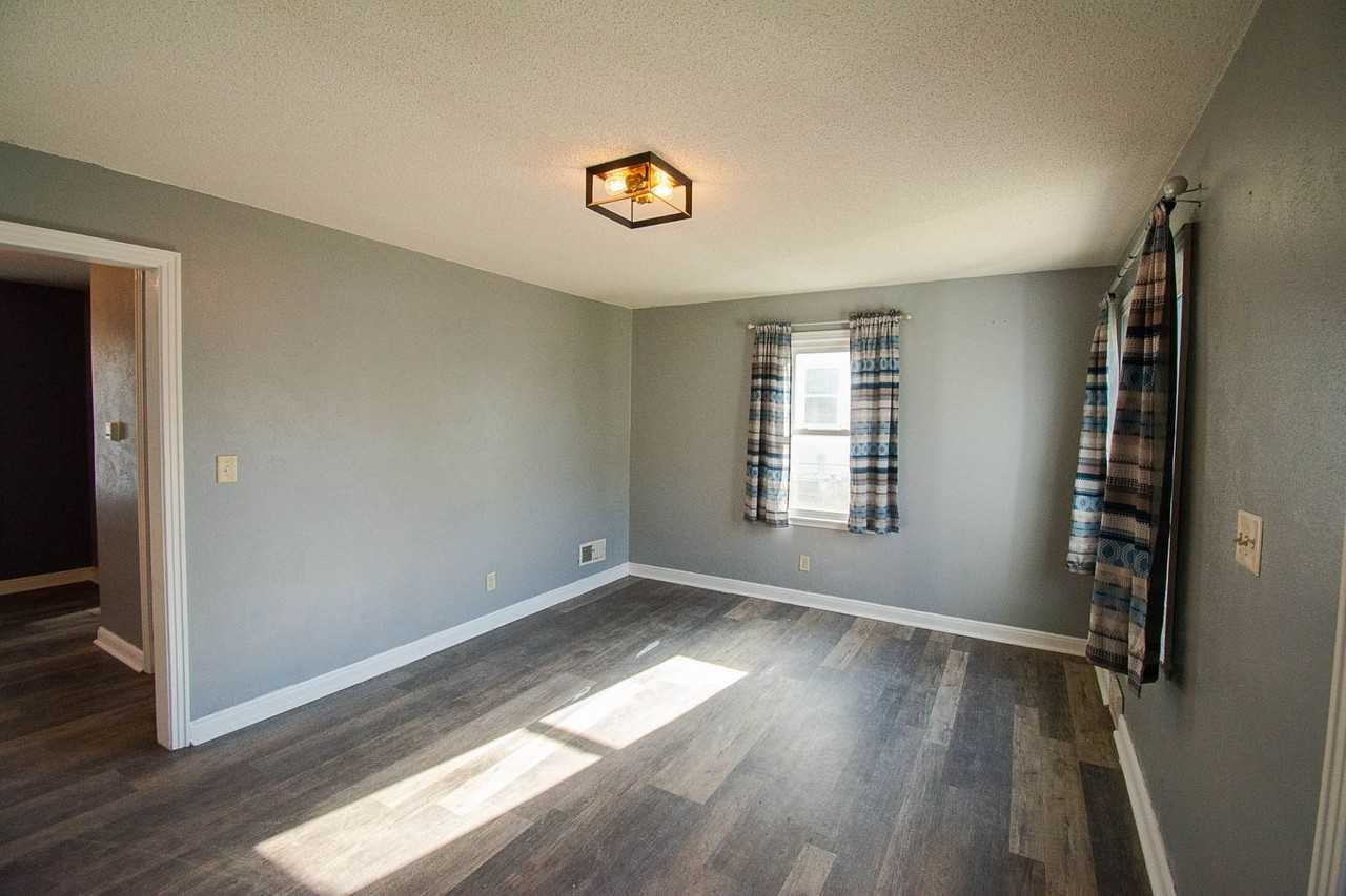 2041 14th St Se - Photo 4 of 25