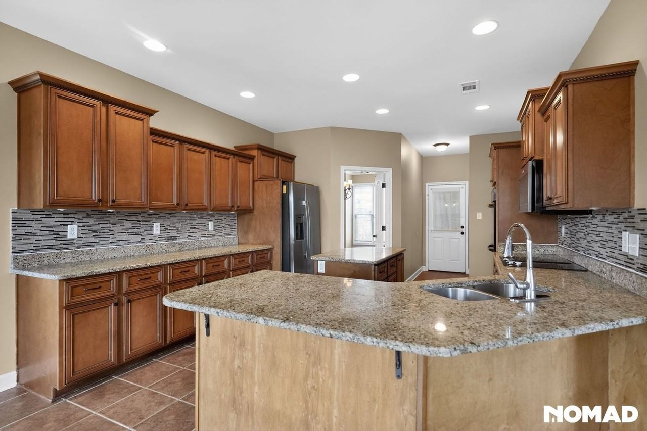 4886 Fox Springs Dr - Photo 4 of 30