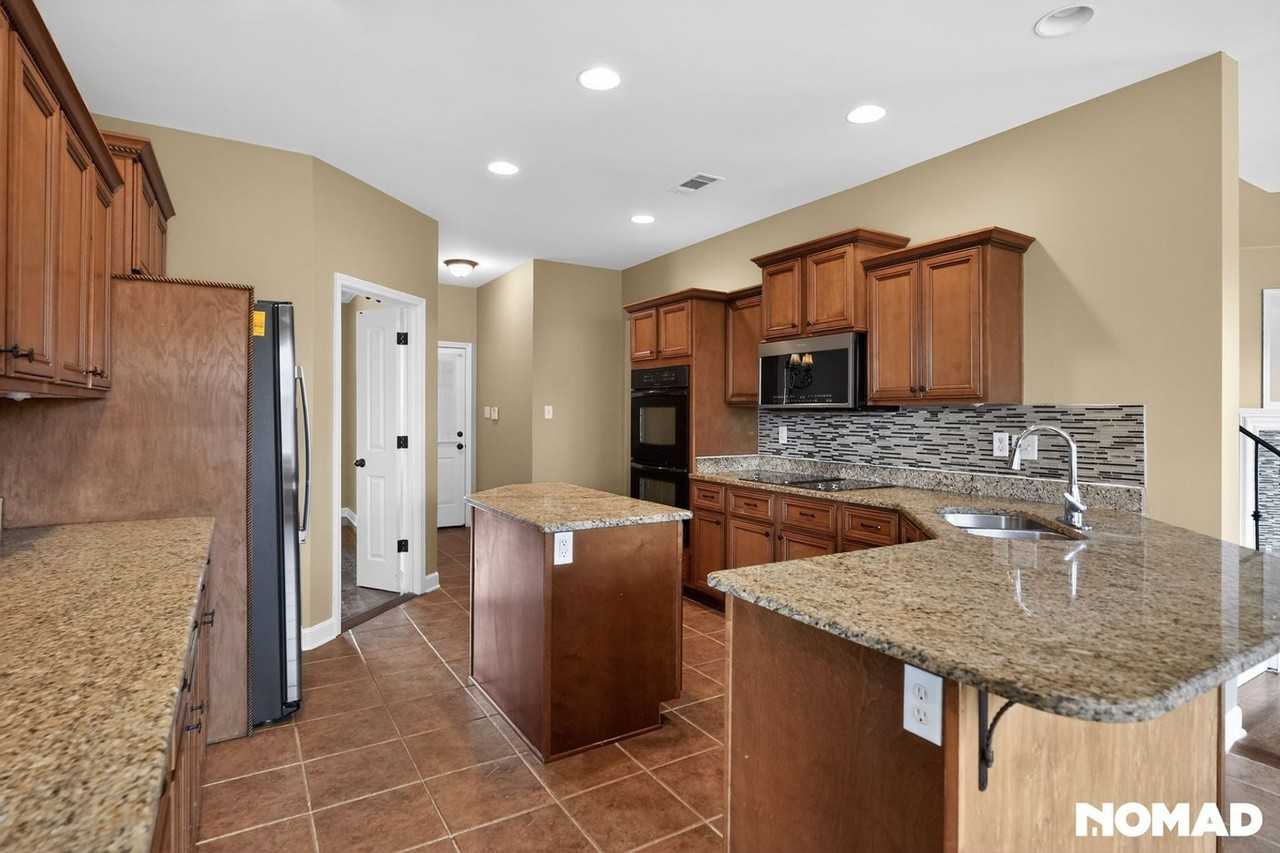 4886 Fox Springs Dr - Photo 3 of 30