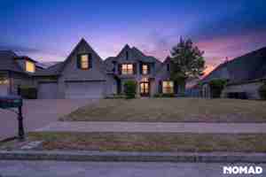 featured image of 4886 Fox Springs Dr
