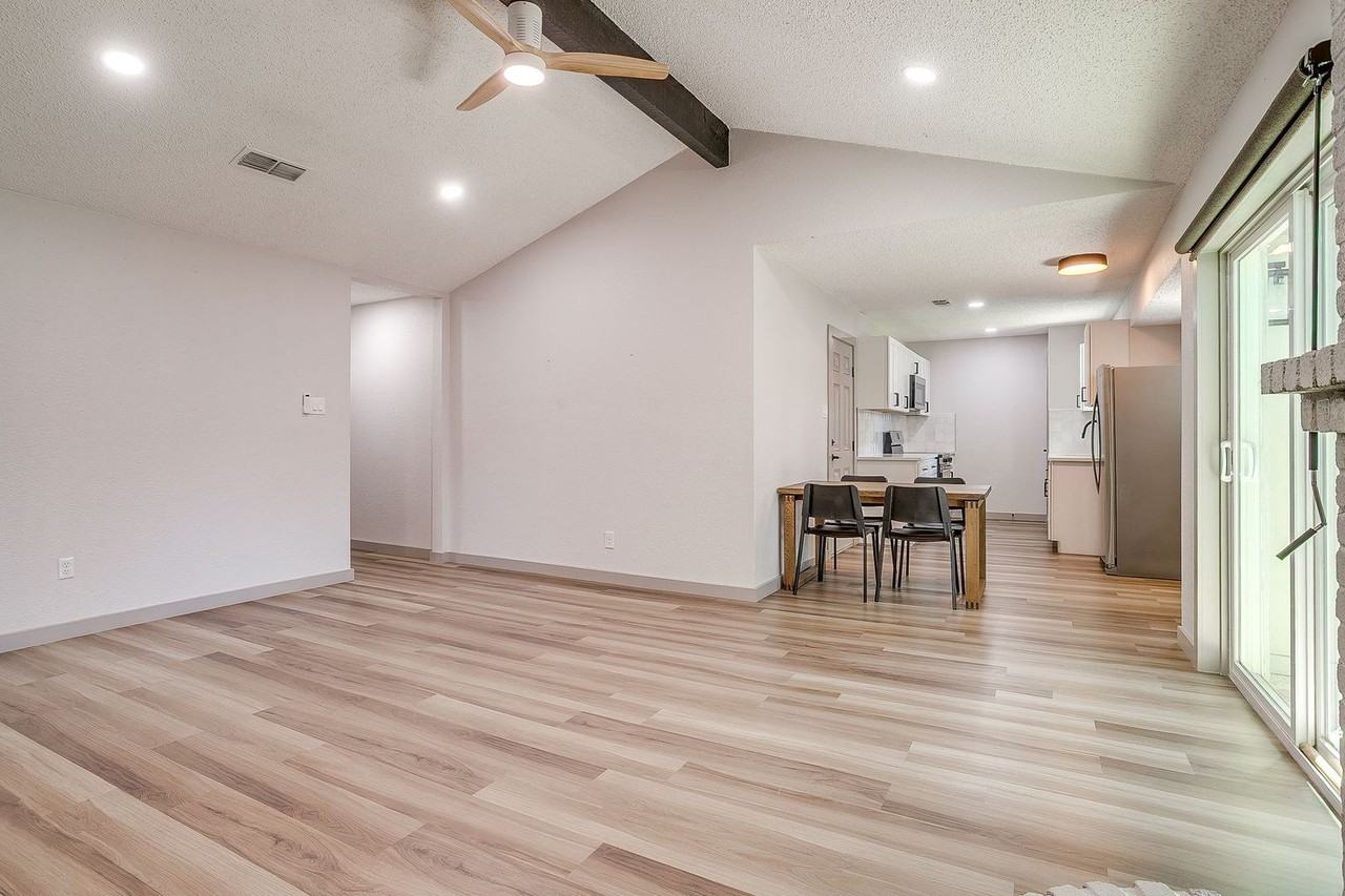 900 Vaughn Dr - Photo 5 of 20