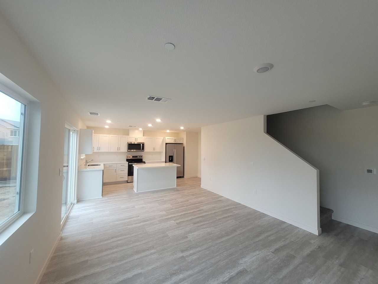 640 Imperial Ct - Photo 4 of 14
