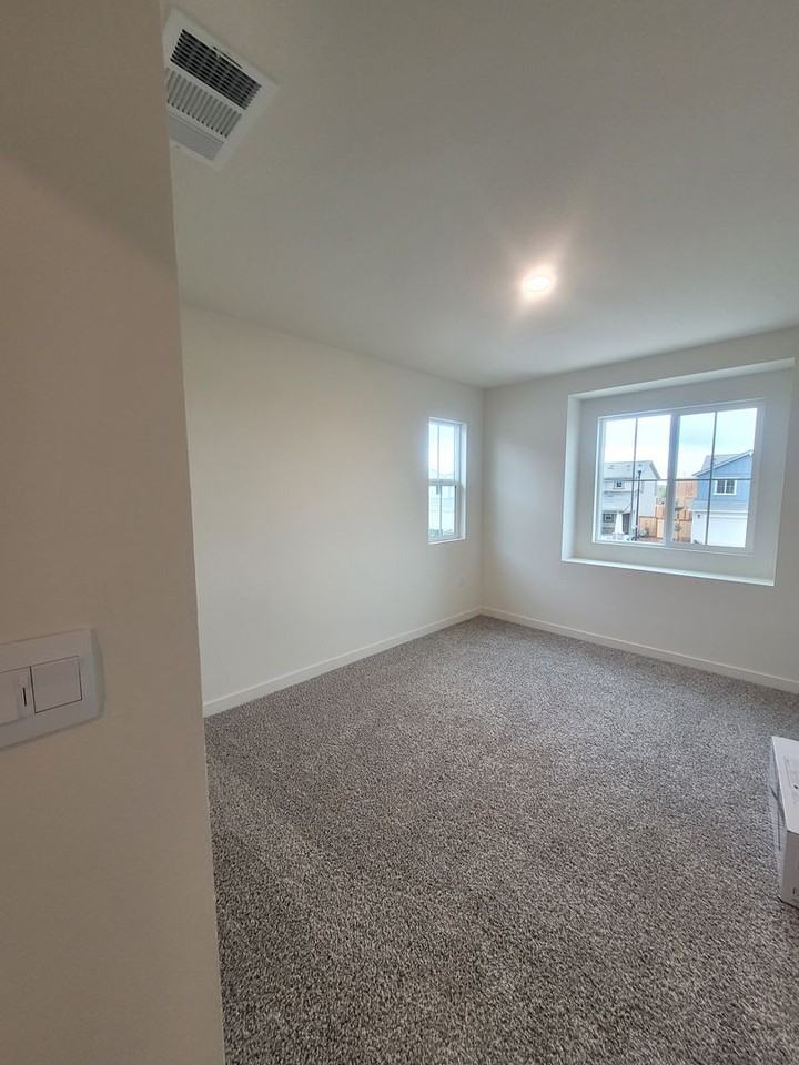 640 Imperial Ct - Photo 7 of 14