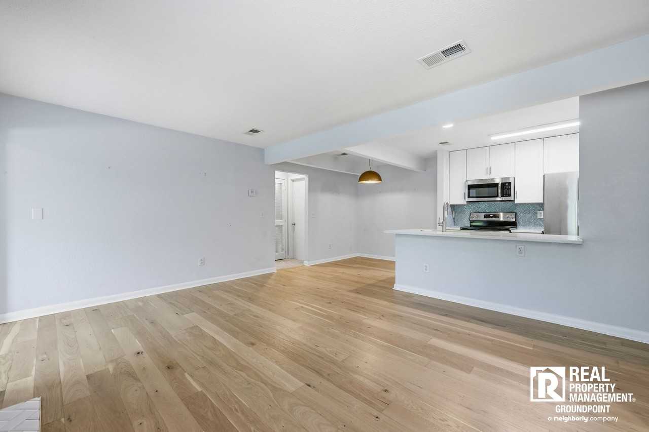 264 Alexandra Dr - Photo 3 of 21