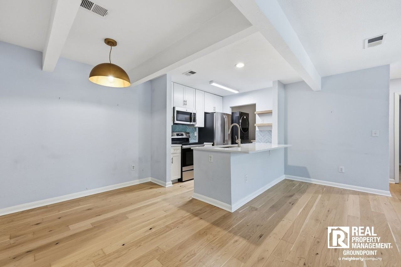 264 Alexandra Dr - Photo 4 of 21