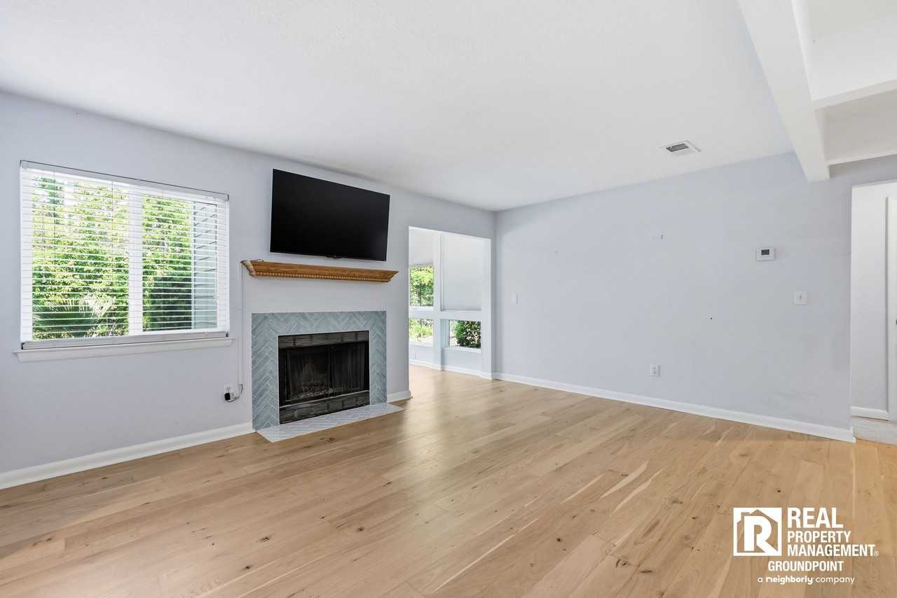 264 Alexandra Dr - Photo 5 of 21