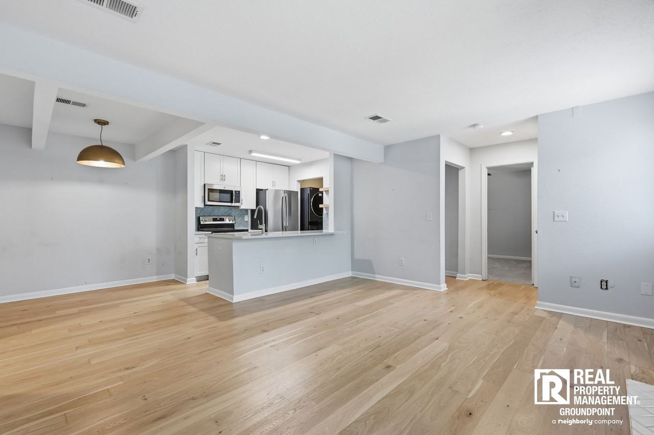 264 Alexandra Dr - Photo 6 of 21