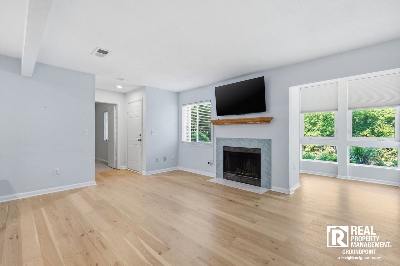 264 Alexandra Dr - Photo 7 of 21