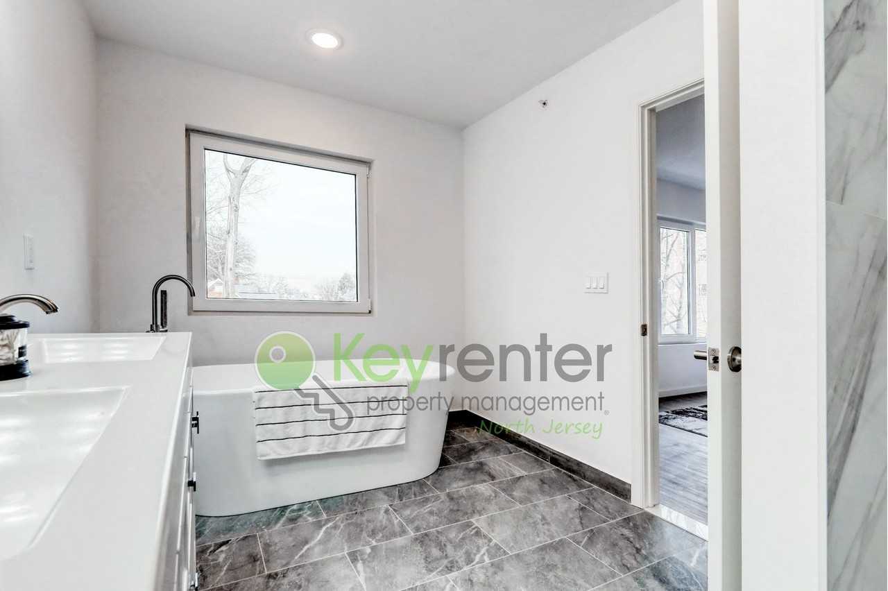 176 Pennington Ave - Photo 3 of 27