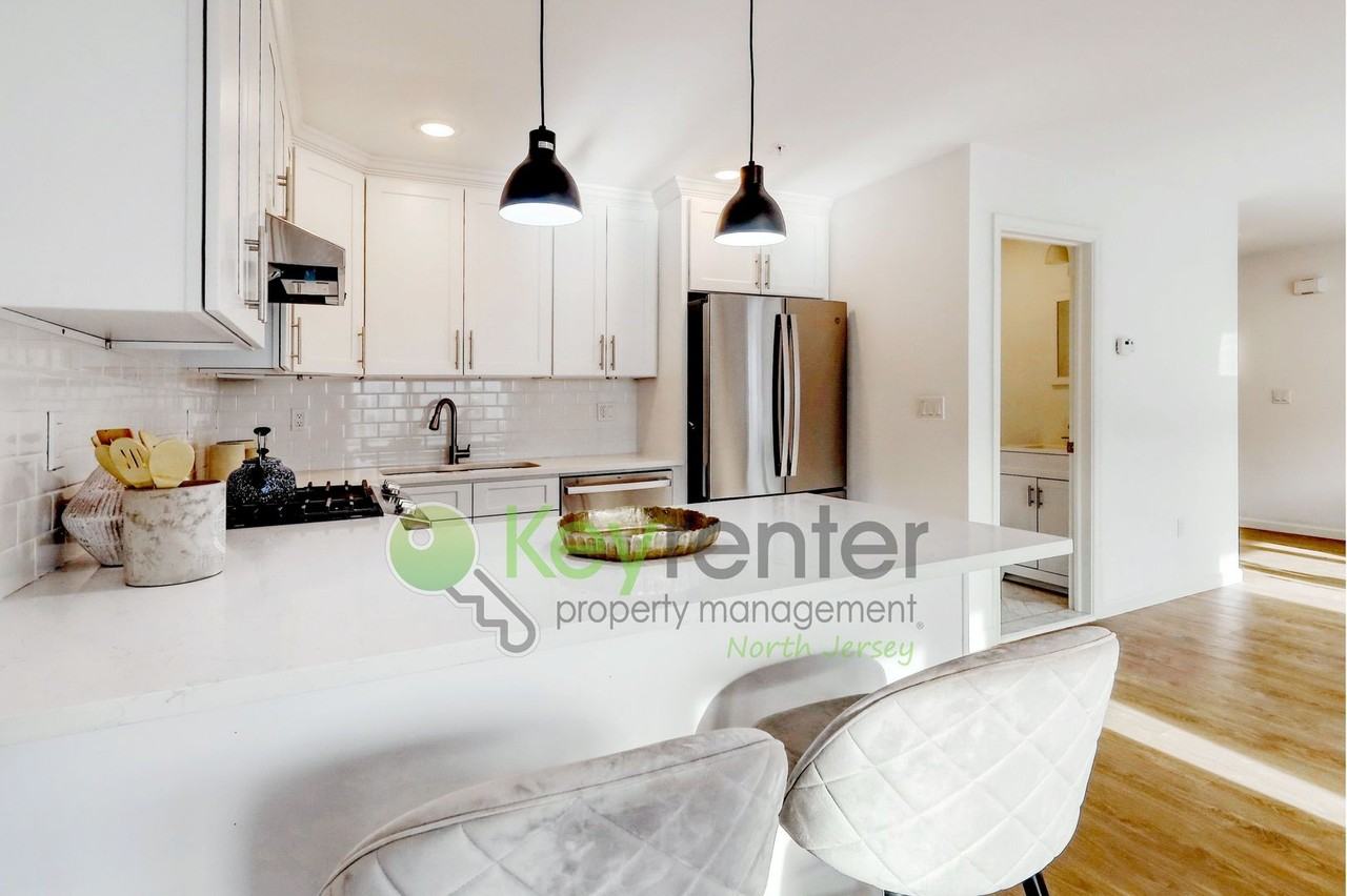 176 Pennington Ave - Photo 6 of 27
