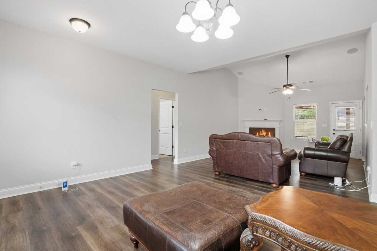 612 Stevens Pl - Photo 4 of 27