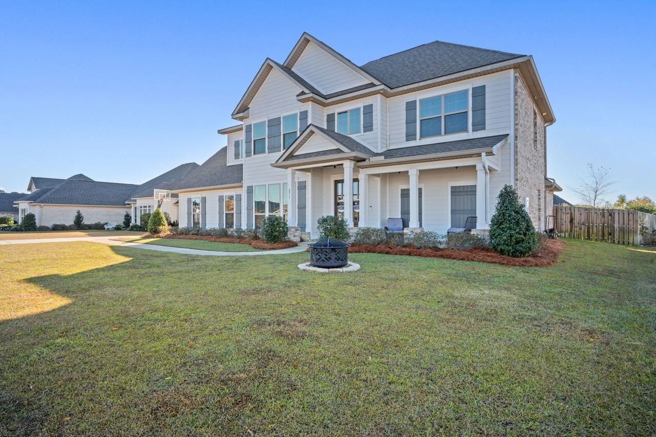 271 Hemlock Dr - Photo 2 of 32