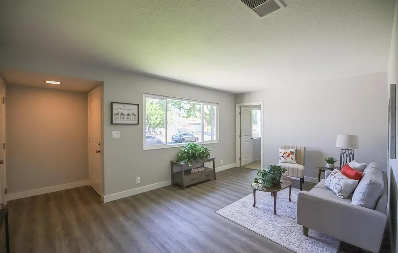 849 Finch Way - Photo 2 of 27