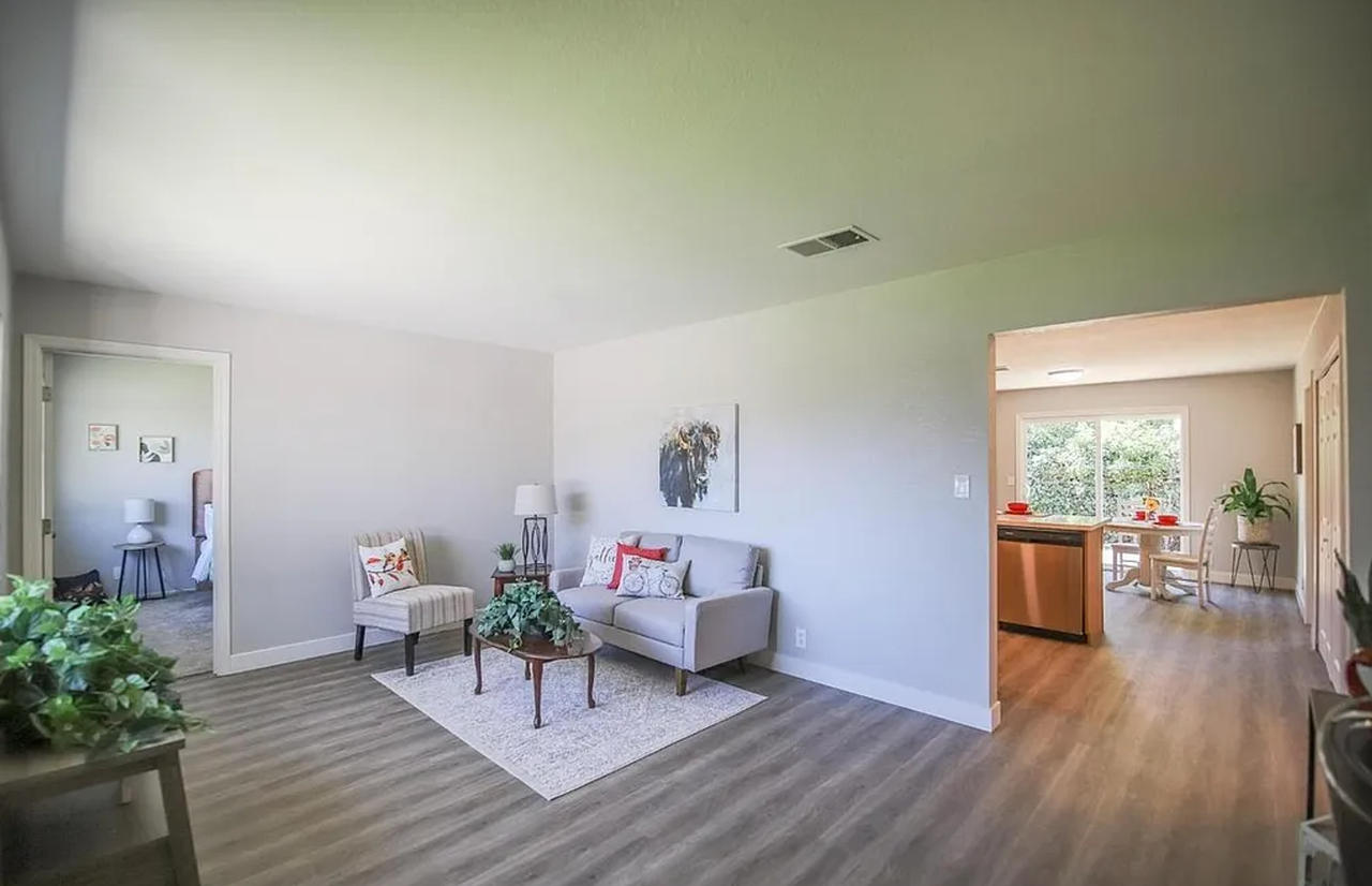 849 Finch Way - Photo 3 of 27