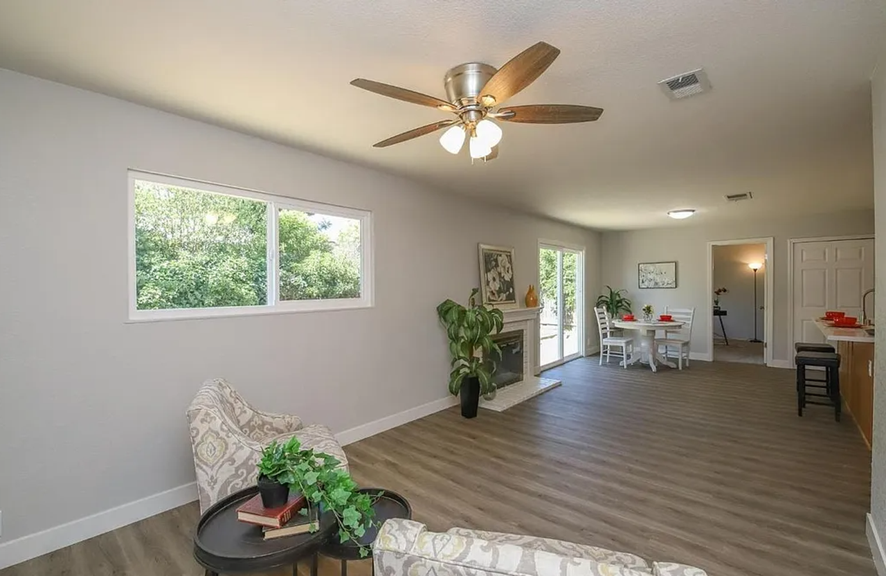 849 Finch Way - Photo 4 of 27