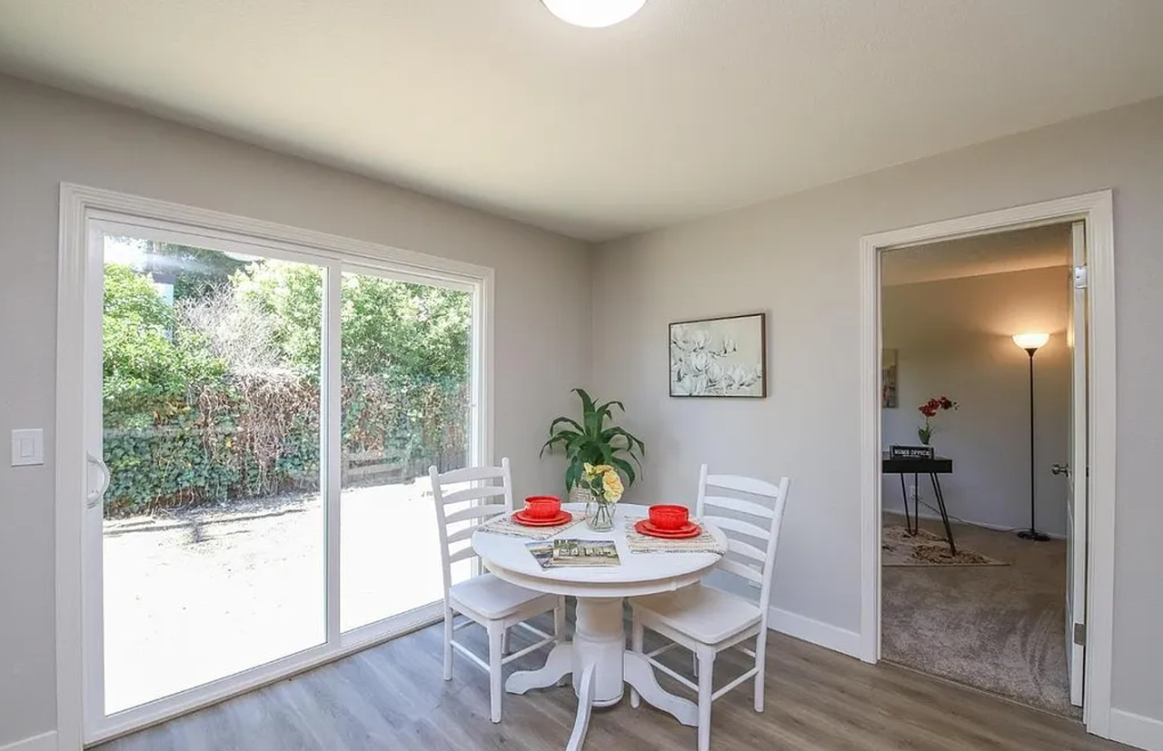 849 Finch Way - Photo 6 of 27