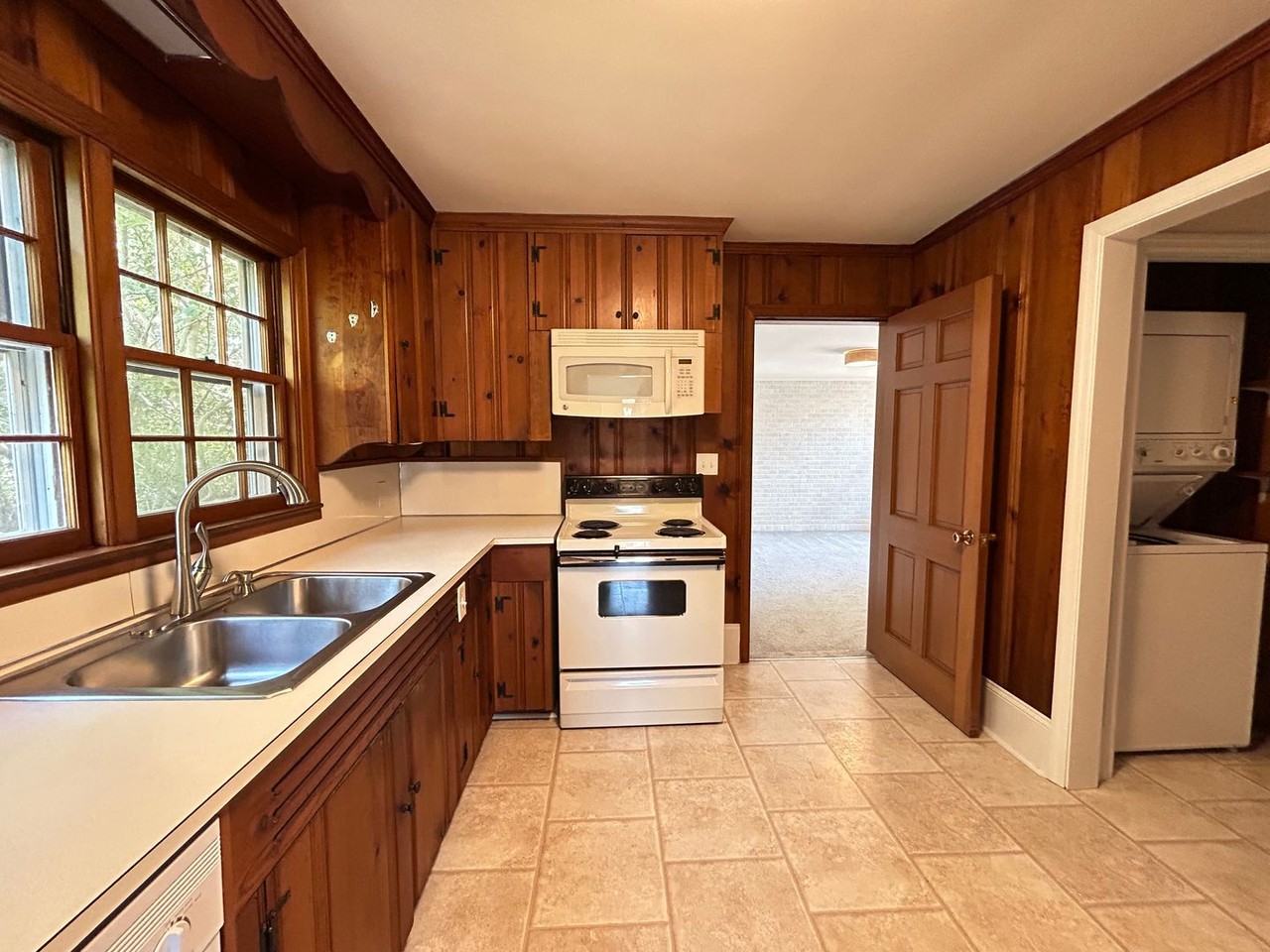 1607 Azalea Dr - Photo 6 of 22