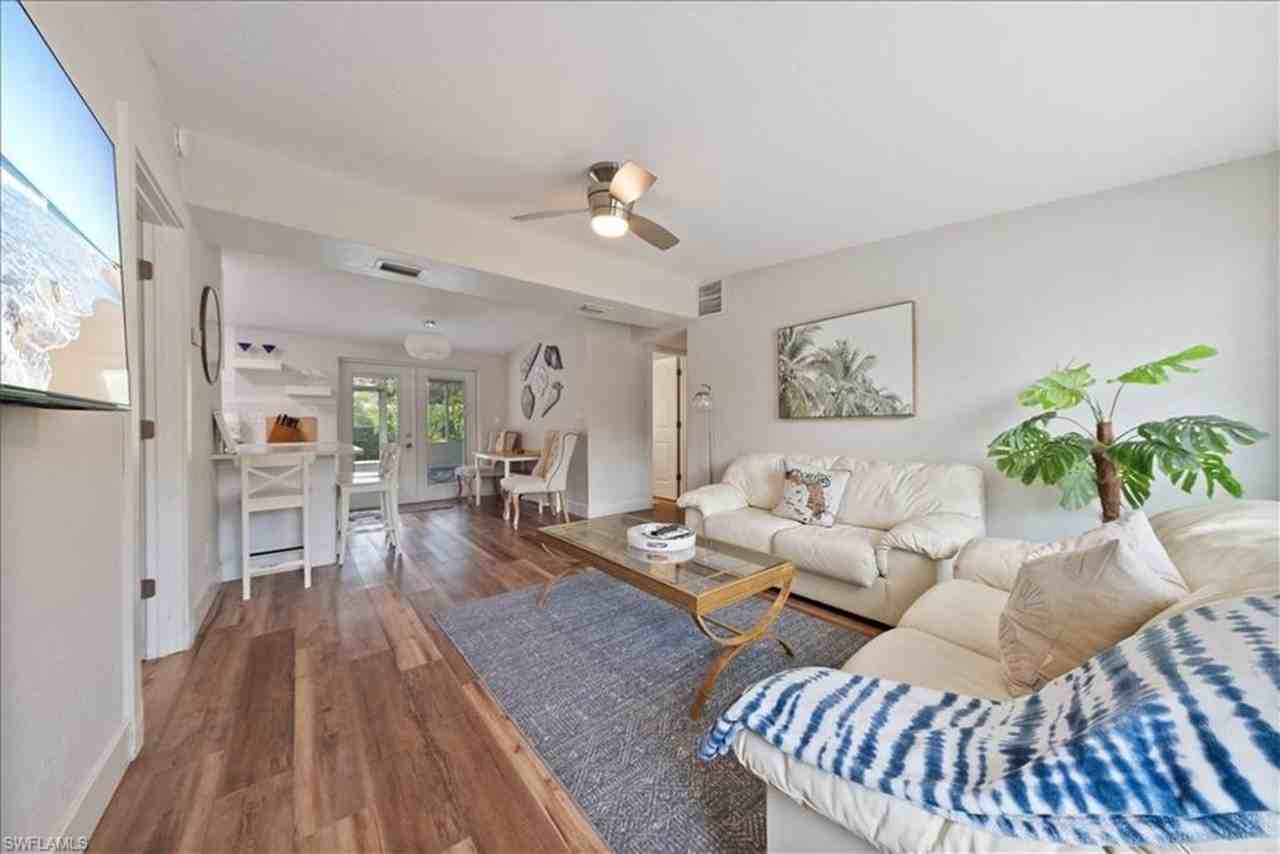 1280 Embassy Ln - Photo 4 of 14