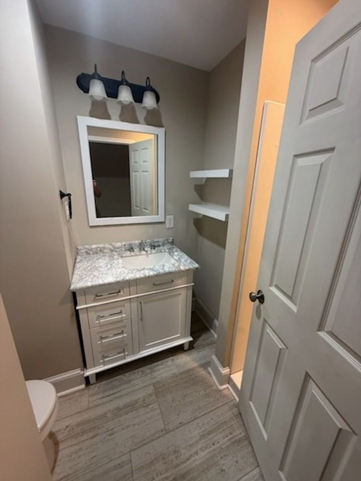 909 Cliff Rd - Photo 3 of 9