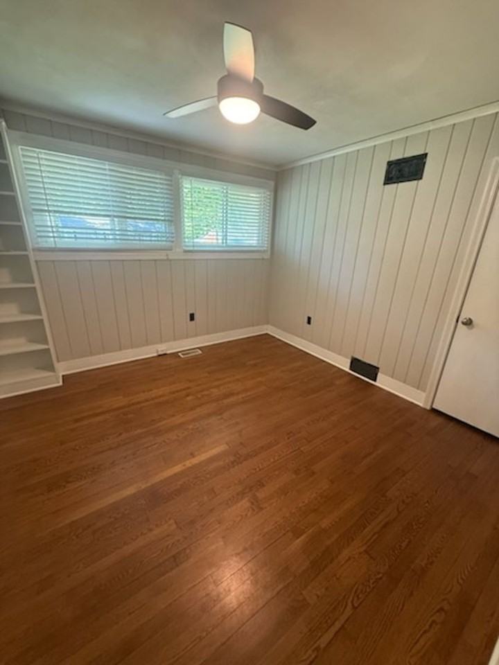 909 Cliff Rd - Photo 7 of 9