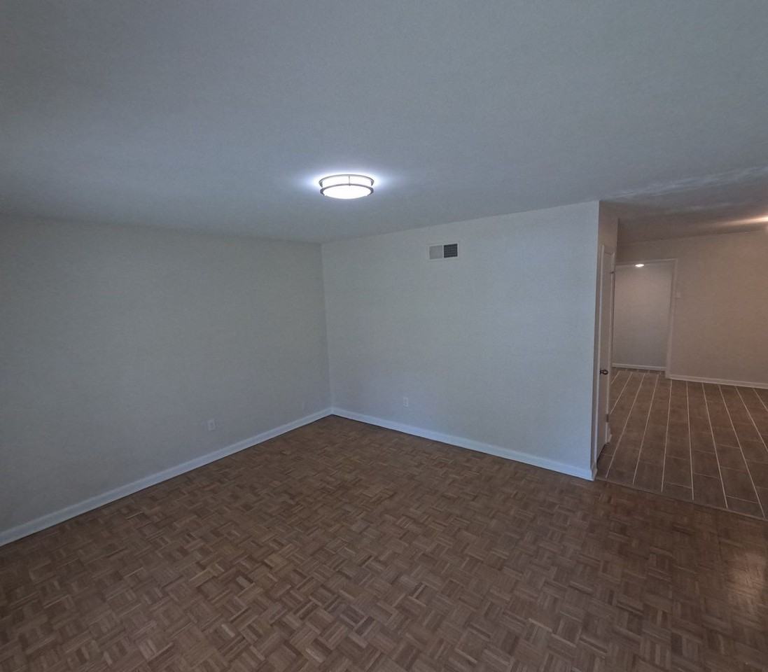 3221 Melbourne St - Photo 4 of 18