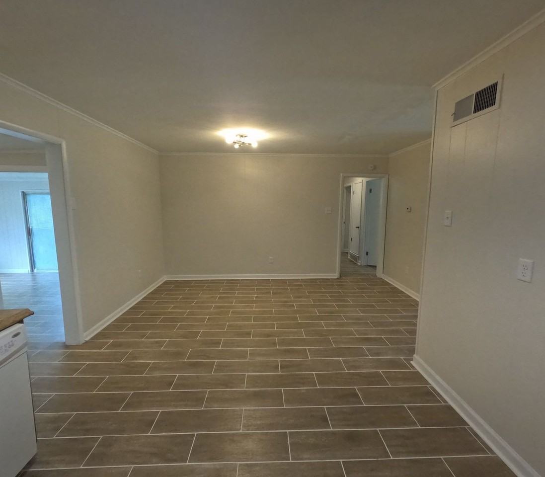 3221 Melbourne St - Photo 7 of 18