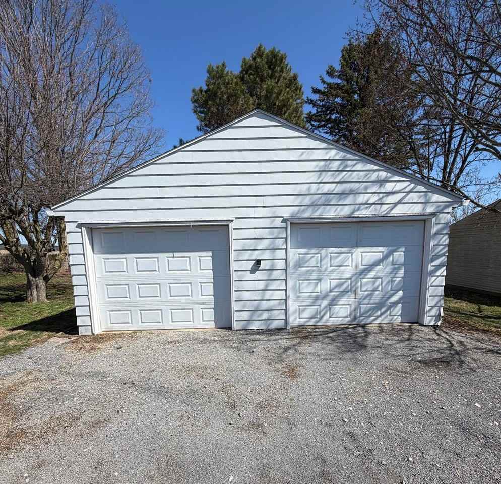121 Ramblewood Rd - Photo 2 of 20