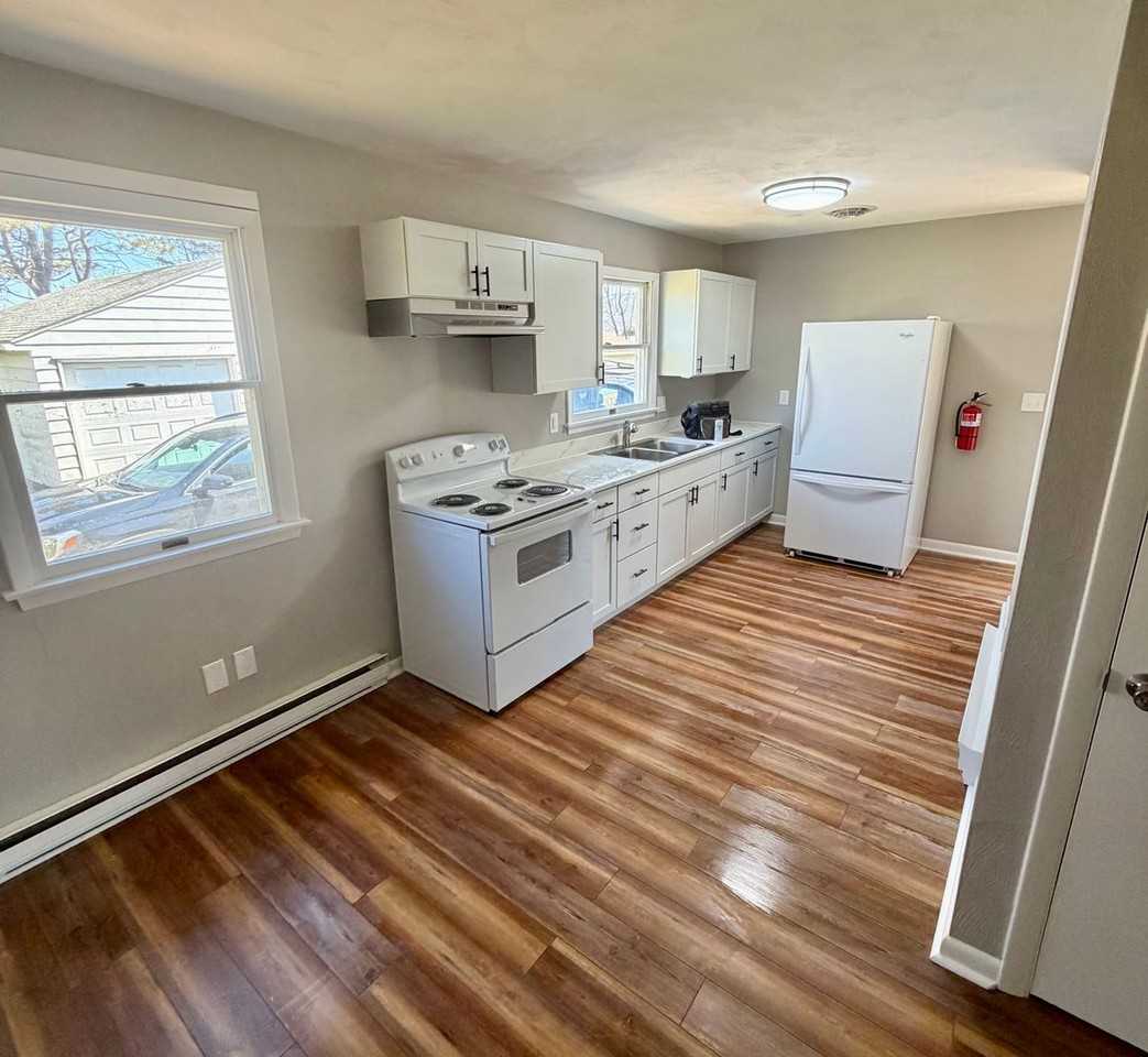 121 Ramblewood Rd - Photo 3 of 20