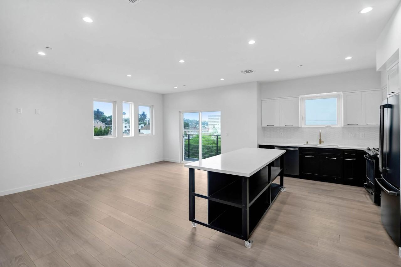 1015 1/2 Rosemont Ave - Photo 5 of 20