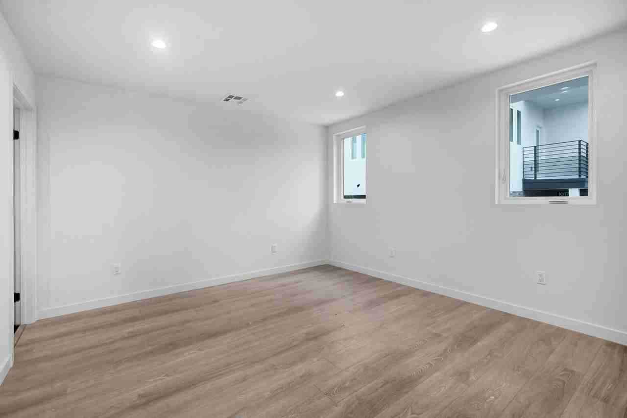 1015 1/2 Rosemont Ave - Photo 7 of 20